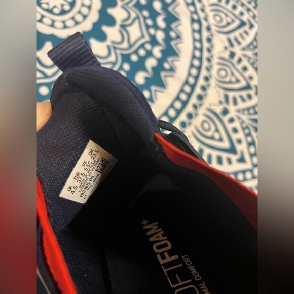 Size 5.5 C PUMA soft foam mesh navy blue & red sneakers Youth sizing - Picture 6 of 6